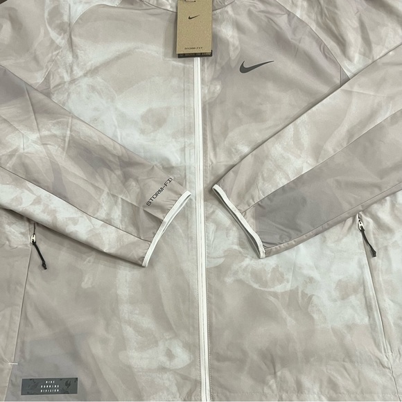 Nike Storm-Fit Running Division Flash Jacket Beige - Picture 10 of 16